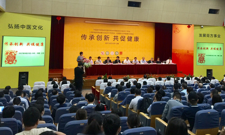 C:\Users\dell\Desktop\大会现场_副本.jpg