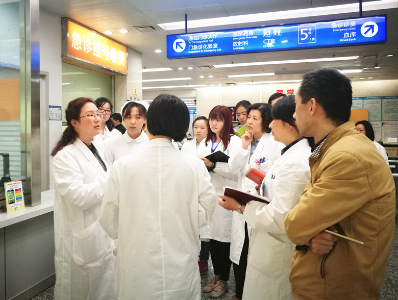 专家现场巡查_副本.jpg 专家现场巡查_副本.jpg